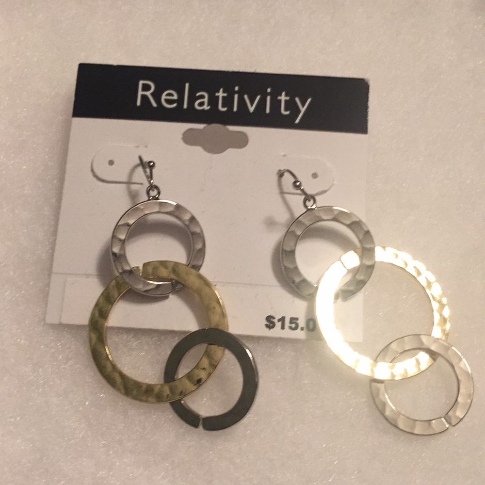 ❤️(3/$10)❤️Multi color Relativity earrings circled